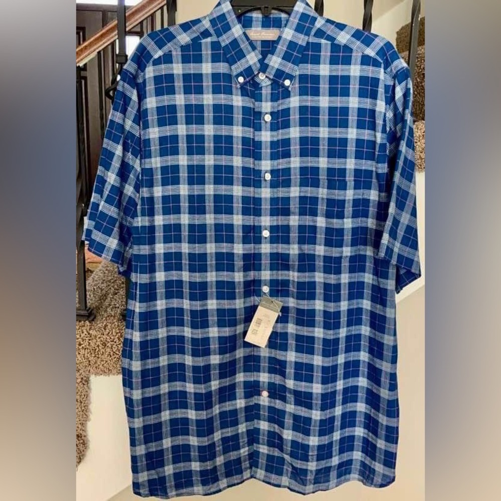 Mens BRAND NEW Size Large Shirt.   #947